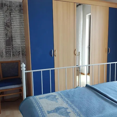 Cheapest And Comfortable Just Approx 100m To Sea, Near Sandy Apartment *