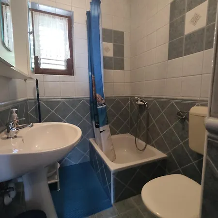 Cheapest And Comfortable Just Approx 100m To Sea, Near Sandy