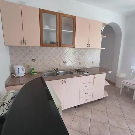Cheapest And Comfortable Just Approx 100m To Sea, Near Sandy