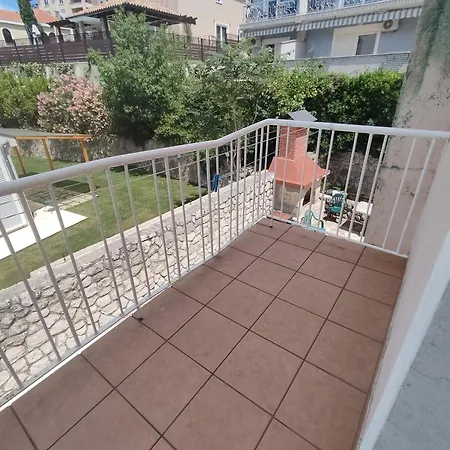 Cheapest And Comfortable Just Approx 100m To Sea, Near Sandy *