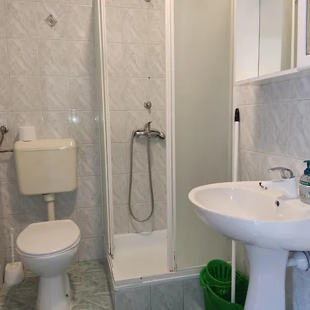 Cheapest And Comfortable Just Approx 100m To Sea, Near Sandy *