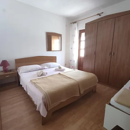 Cheapest And Comfortable Just Approx 100m To Sea, Near Sandy *