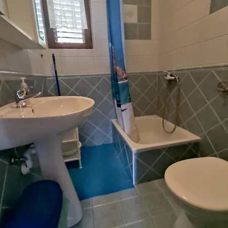 Cheapest And Comfortable Just Approx 100m To Sea, Near Sandy