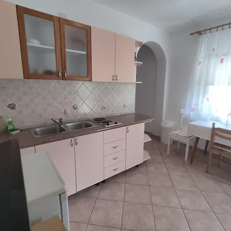 Cheapest And Comfortable Just Approx 100m To Sea, Near Sandy Apartment *