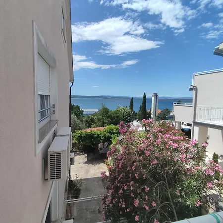Cheapest And Comfortable Just Approx 100m To Sea, Near Sandy Apartment *