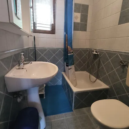 Cheapest And Comfortable Just Approx 100m To Sea, Near Sandy Apartment *