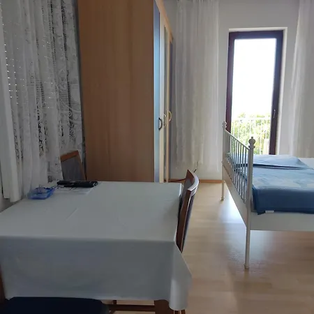 Cheapest And Comfortable Just Approx 100m To Sea, Near Sandy Apartment *