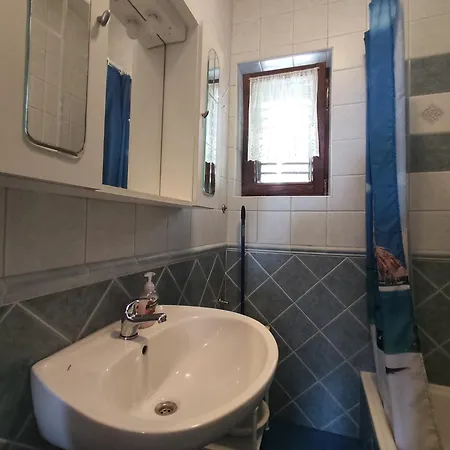Cheapest And Comfortable Just Approx 100m To Sea, Near Sandy