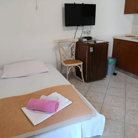 Cheapest And Comfortable Just Approx 100m To Sea, Near Sandy Apartment *