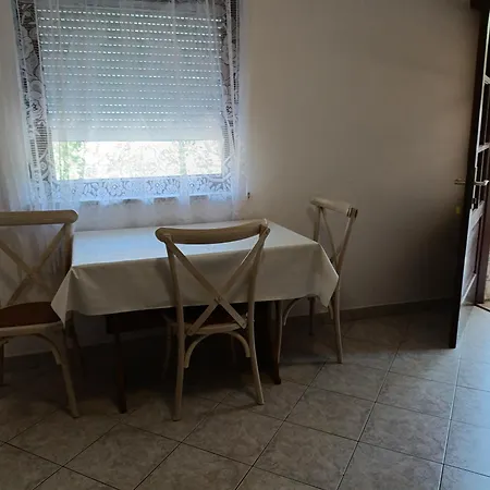 Cheapest And Comfortable Just Approx 100m To Sea, Near Sandy Apartment *