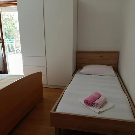 Cheapest And Comfortable Just Approx 100m To Sea, Near Sandy *