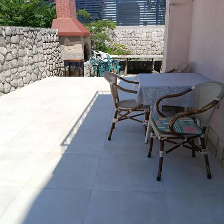 Cheapest And Comfortable Just Approx 100m To Sea, Near Sandy