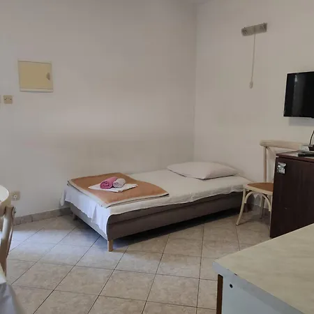 Cheapest And Comfortable Just Approx 100m To Sea, Near Sandy *