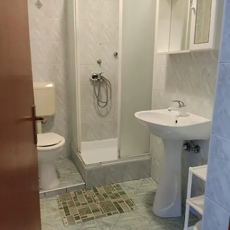 Cheapest And Comfortable Just Approx 100m To Sea, Near Sandy *