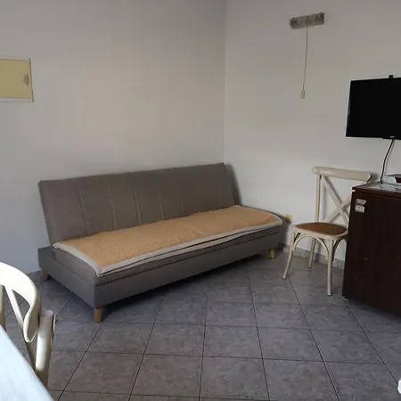 Cheapest And Comfortable Just Approx 100m To Sea, Near Sandy *