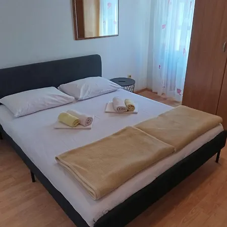 Cheapest And Comfortable Just Approx 100m To Sea, Near Sandy