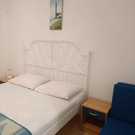 Cheapest And Comfortable Just Approx 100m To Sea, Near Sandy *